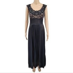 Vanity Fair 60s Vintage Black Lace Nylon Nightgown Crumb Catcher Bodice